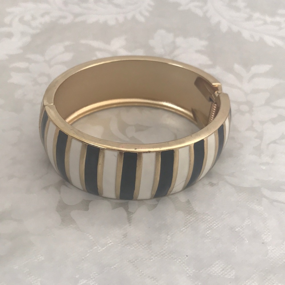 💋Timeless Bracelet💋 - Picture 2 of 4